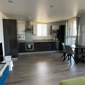 Morden 2bed2bath Zone2 City/river View London